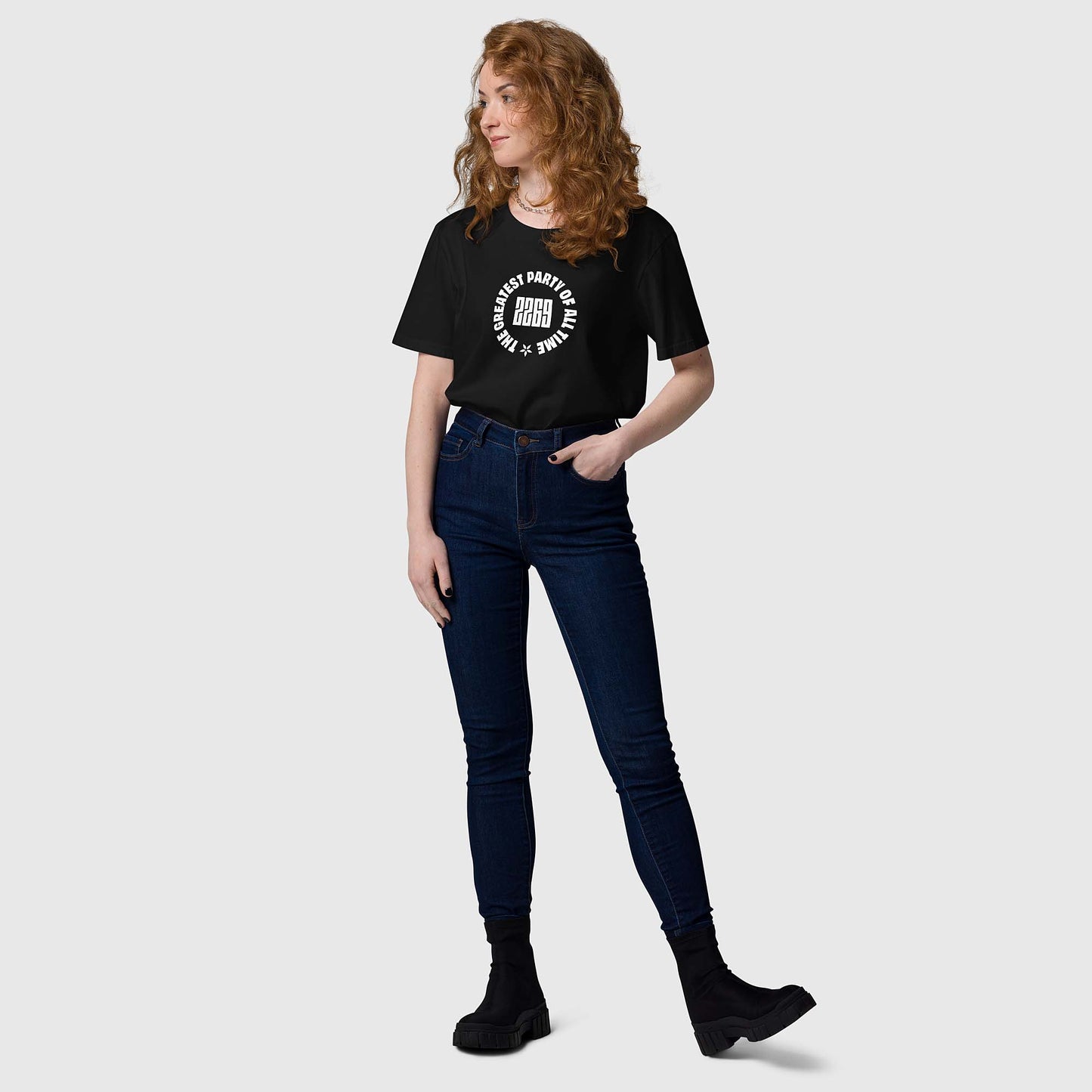 Unisex black organic cotton t-shirt with English 2269 party circle